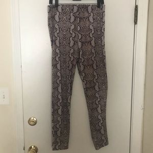 Snake print leggings